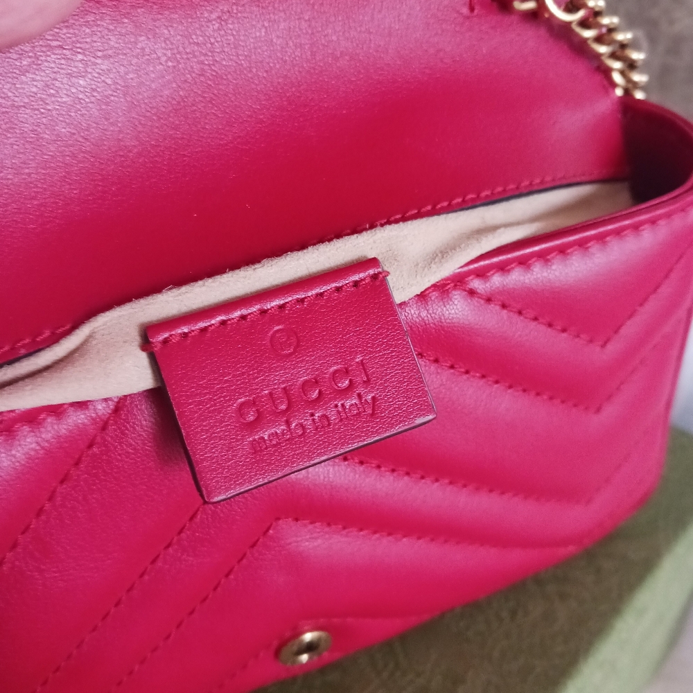 Gucci GG Marmont Matelasse Super Mini Leather Bag - Picture 12 of 12